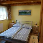 Zelená *